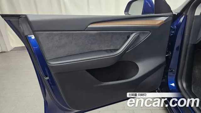 Tesla Model Y — Фото автомобиля 13