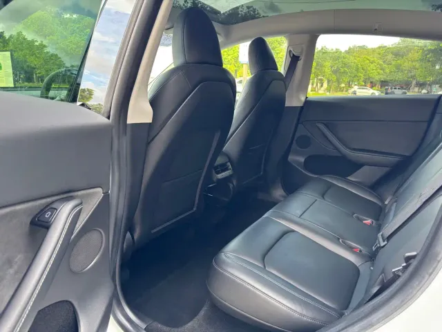 Tesla Model Y — Фото автомобиля 10