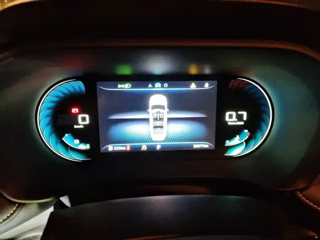 Roewe i5 — Фото автомобиля 12