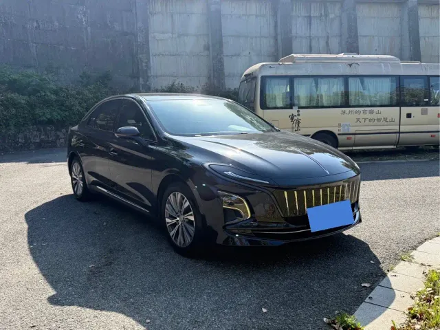Hongqi E-QM5 — Фото автомобиля 2