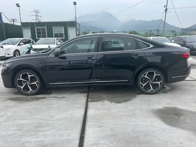 Volkswagen Passat — Фото автомобиля 17