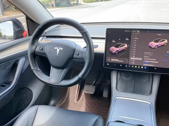 Tesla Model Y — Фото автомобиля 16