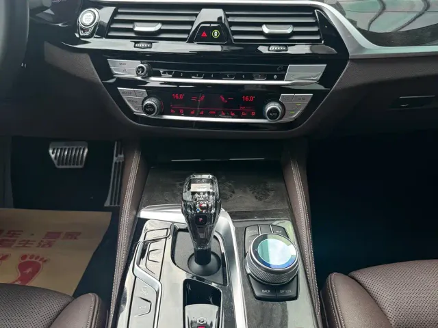 BMW 5 Series — Фото автомобиля 18