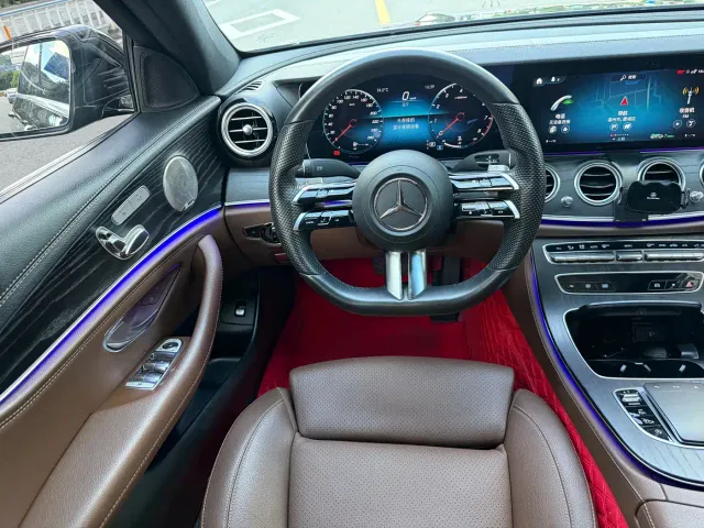 Mercedes-Benz E-Class — Фото автомобиля 8