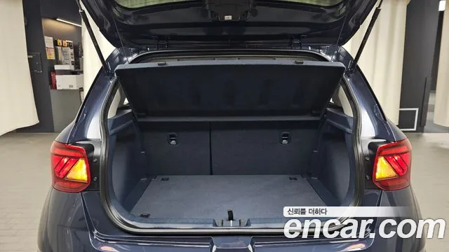 Hyundai Venue — Фото автомобиля 30