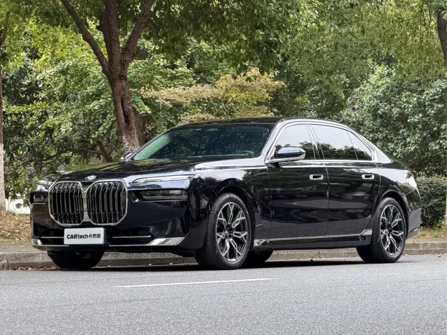 Фотография автомобиля — BMW 7 Series