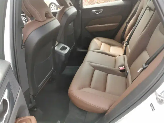 Volvo XC60 — Фото автомобиля 16