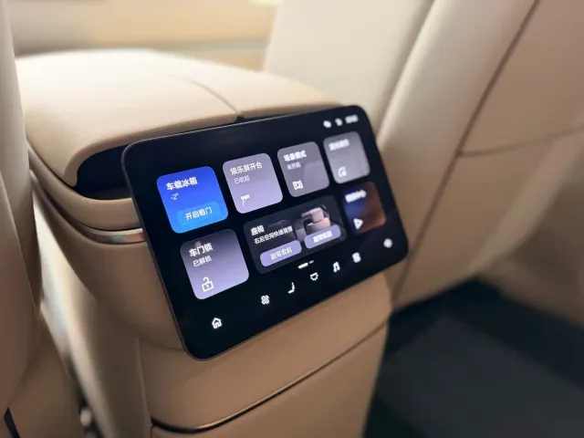 Nio ES8 — Фото автомобиля 20