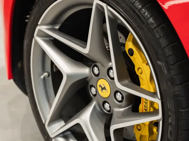 Ferrari Ferrari F8 2020 Spider 3.9T V8 — Фото автомобиля 15