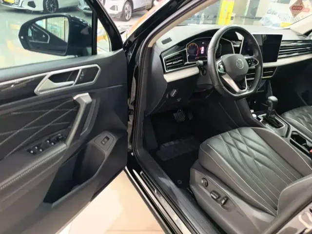 Volkswagen Tiguan L — Фото автомобиля 15
