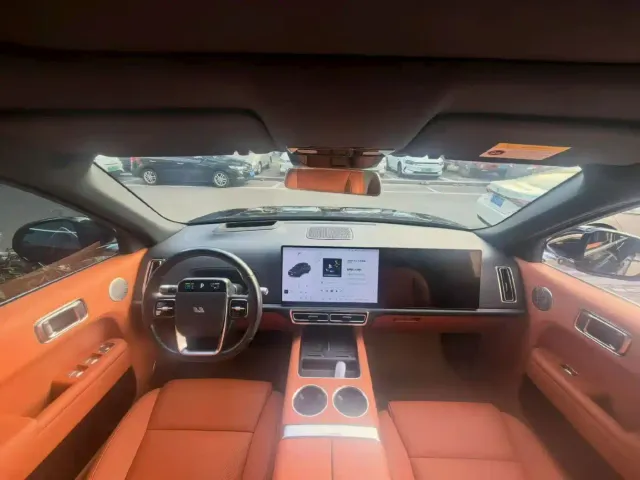 Li Auto L8 — Фото автомобиля 8
