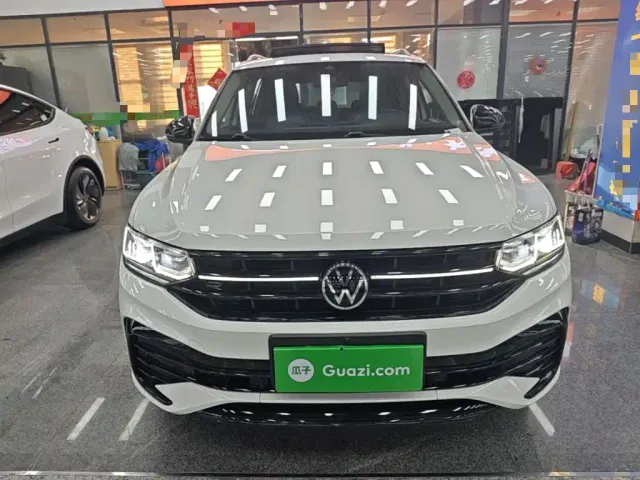 Volkswagen Tiguan L — Фото автомобиля 2