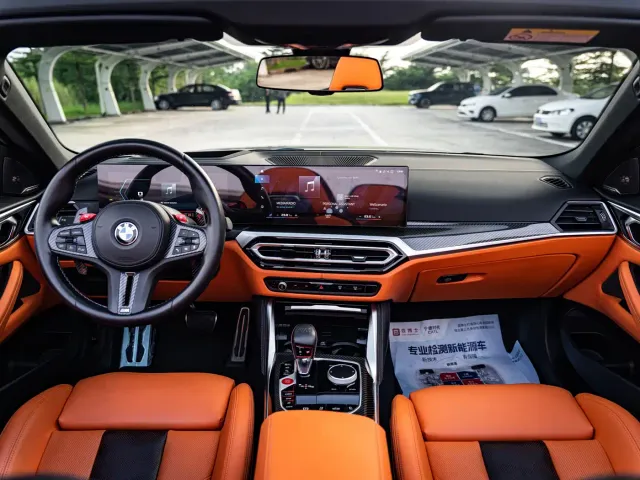 BMW M4 — Фото автомобиля 12