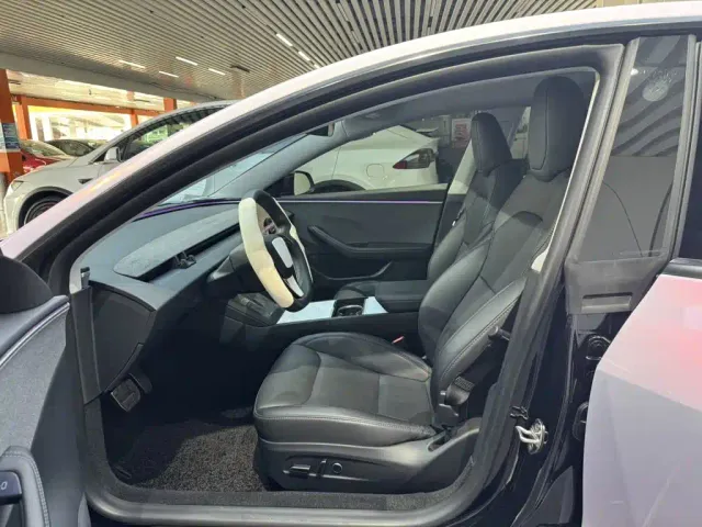 Tesla Model 3 — Фото автомобиля 13