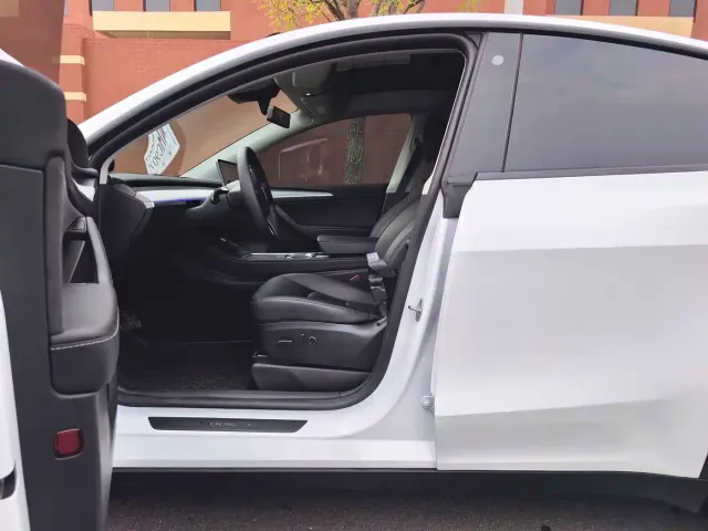 Tesla Model Y 2023 Long Range All-Wheel Drive Edition — Фото автомобиля 11