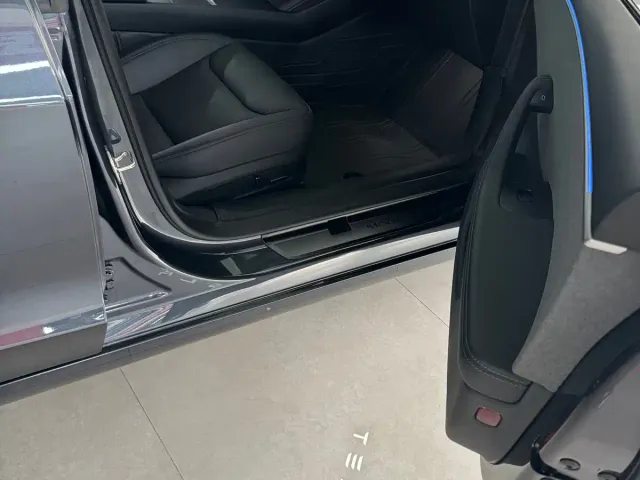 Tesla Model 3 — Фото автомобиля 18