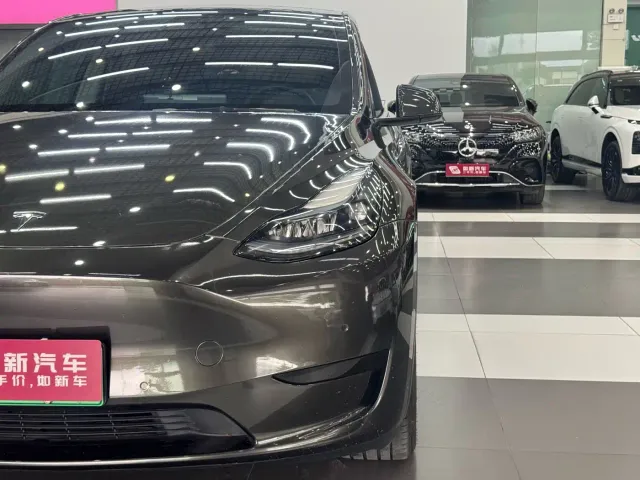 Tesla Model Y — Фото автомобиля 8