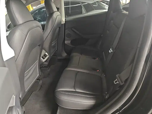 Tesla Model Y — Фото автомобиля 16