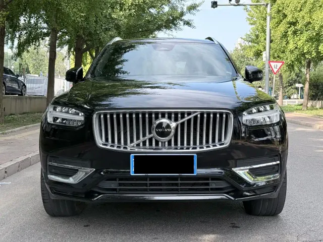Volvo XC90 — Фото автомобиля 2