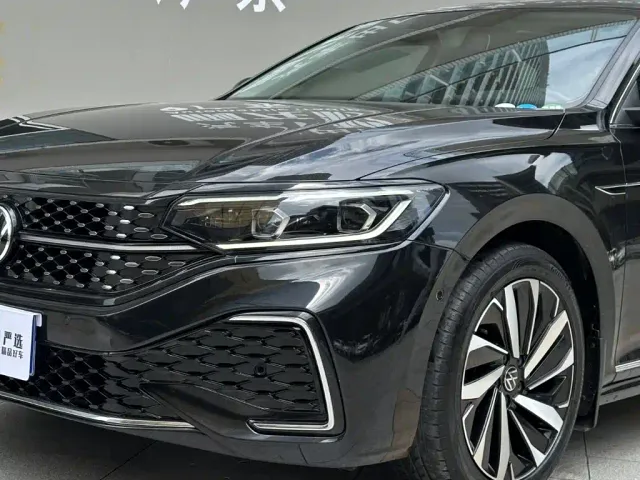 Volkswagen Passat — Фото автомобиля 19