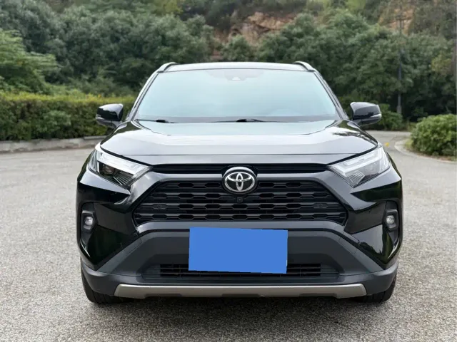 Toyota RAV4 — Фото автомобиля 3
