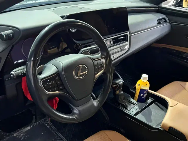 Lexus ES — Фото автомобиля 5