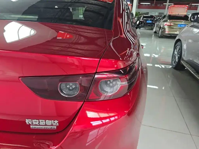 Mazda Axela — Фото автомобиля 23