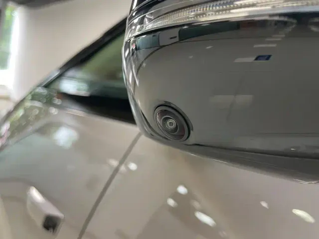 Li Auto MEGA — Фото автомобиля 29