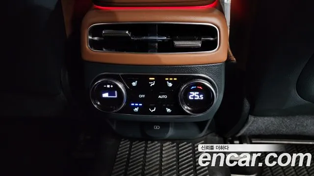 Genesis GV70 2.5T Бензин AWD — Фото автомобиля 19