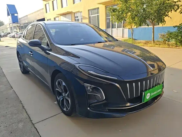 Hongqi E-QM5 — Фото автомобиля 21