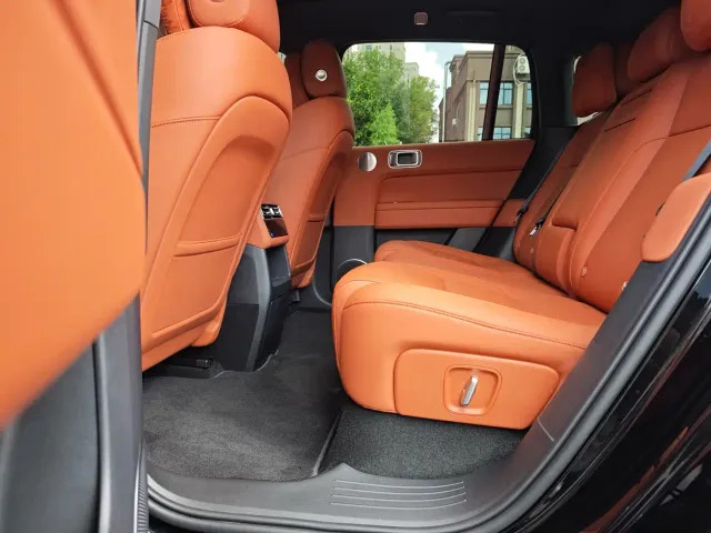 Li Auto L6 — Фото автомобиля 10