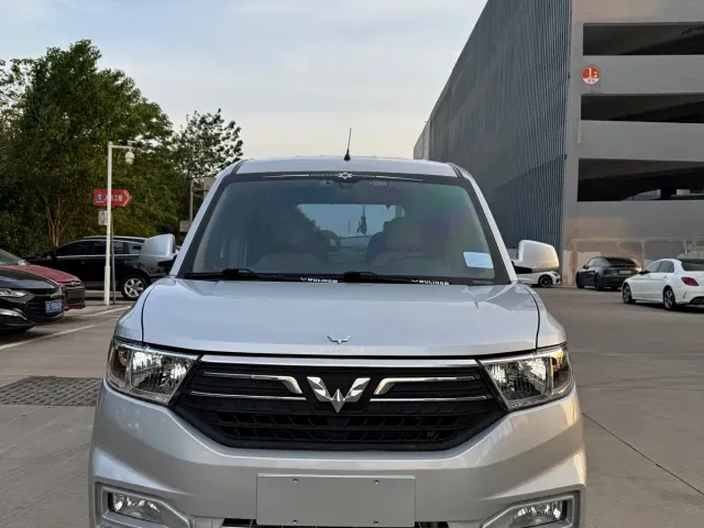 Wuling Hongguang V — Фото автомобиля 2