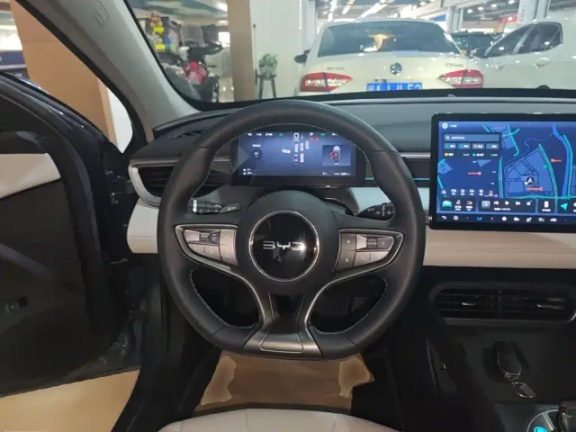 BYD Seal 05 DM-i — Фото автомобиля 10