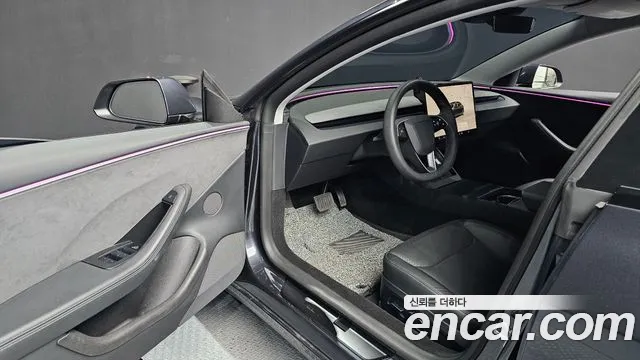 Tesla Model 3 — Фото автомобиля 10