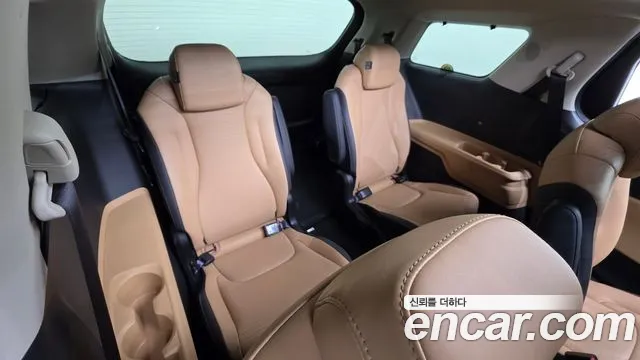 Kia Carnival Generation 4 — Фото автомобиля 12