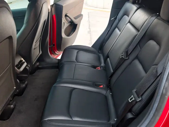 Tesla Model Y — Фото автомобиля 5