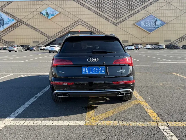 Audi Q5L — Фото автомобиля 5