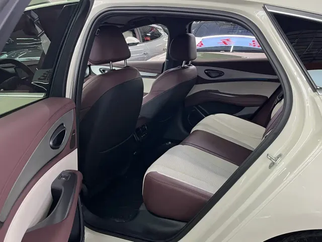 BYD Seal 07 DM-i — Фото автомобиля 7