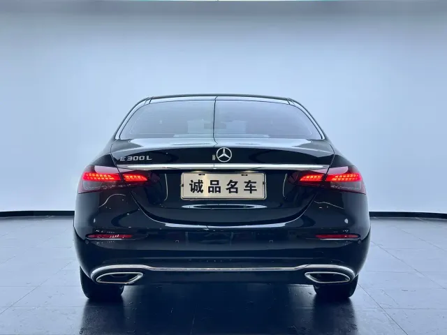 Mercedes-Benz E-Class — Фото автомобиля 6