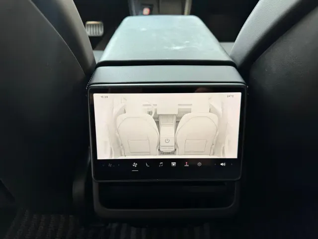Tesla Model 3 — Фото автомобиля 13