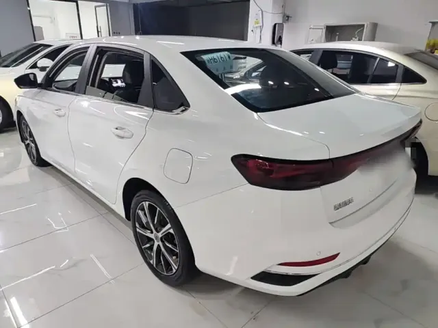 Geely Emgrand — Фото автомобиля 4