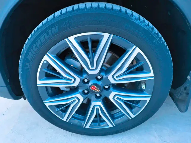 Hongqi HS5 — Фото автомобиля 11