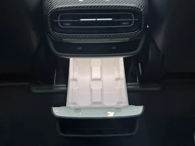 Xiaomi SU7 Ultra — Фото автомобиля 10