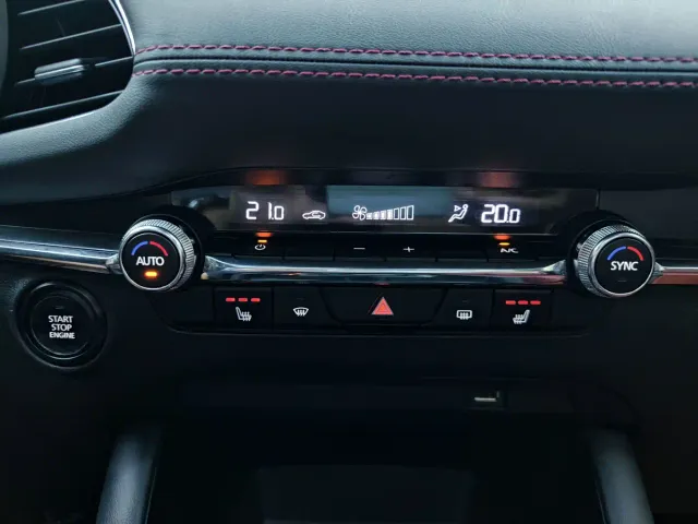 Mazda Axela — Фото автомобиля 16