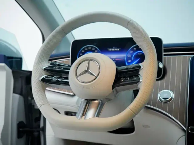 Mercedes-Benz EQE — Фото автомобиля 15