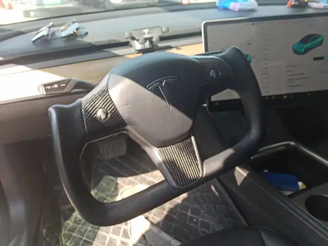 Tesla Model 3 — Фото автомобиля 15