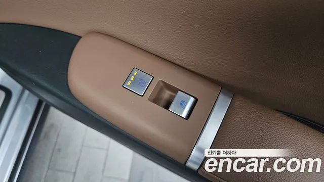 Hyundai Grandeur Grandeur (GN7) 2.5 Бензин 2WD — Фото автомобиля 19