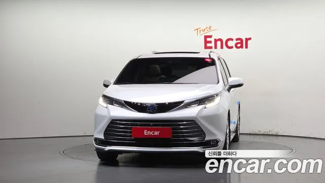 Toyota Sienna — Фото автомобиля 3