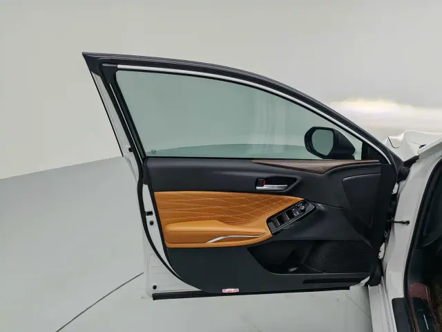 Toyota Avalon — Фото автомобиля 12
