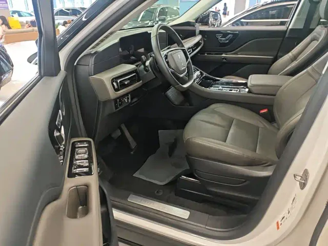 Lincoln Aviator — Фото автомобиля 15